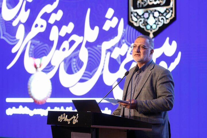 زاکانی: تحقق حقوق شهروندی در حوزه شهری یعنی فراهم کردن امکان زندگی آرام/ کاهش منابع آلاینده برای کنترل آلودگی هوا در دستور کار است