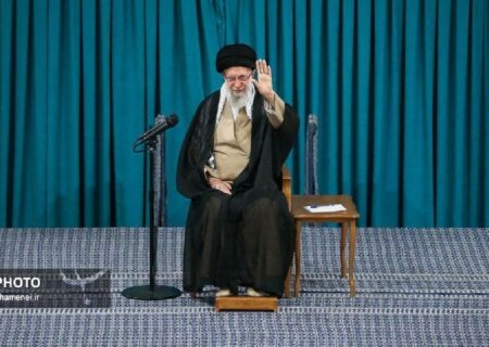 رهبر معظم انقلاب: حرف‌های رئیس‌جمهور آمریکا لایق جواب دادن نیست/ آمریکا از منطقه باید برود