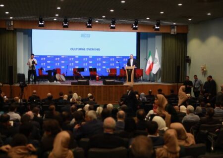 زاکانی در مجمع گفتگوی تهران: تهران واقعی همین شهری است که می‌بینید؛ سبز و روی ریل پیشرفت، نه آنچه تصورات ترامپ است