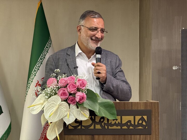 زاکانی در آیین رونمایی از تلویزیون همشهری: مدیران بدانند در اتاق شیشهای نشستهاند و باید پاسخگو باشند/ برقراری ارتباط بین نخبگان داخل و خارج از کشور با تلویزیون اینترنتی