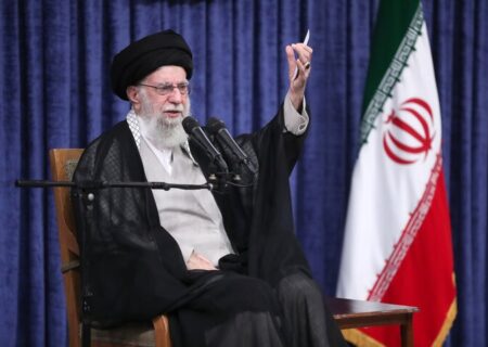 رهبر انقلاب در دیدار مسئولان عالی قوه قضائیه: ملت با جهت‌گیری‌های گوناگون سیاسی و وزن متفاوت مذهبی پای ایران ایستاد