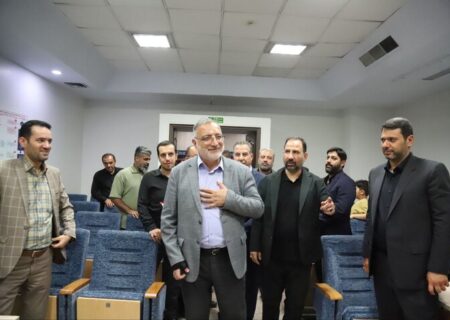 در بازدید زاکانی از ستاد بازسازی ساختمان‌های آسیب‌دیده منطقه ۷ انجام شد؛ تاکید شهردار تهران بر رسیدگی سریع‌تر به امور شهروندان آسیب‌دیده از جنگ