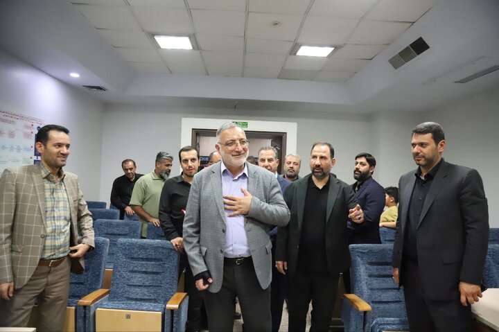 در بازدید زاکانی از ستاد بازسازی ساختمانهای آسیبدیده منطقه ۷ انجام شد؛ تاکید شهردار تهران بر رسیدگی سریعتر به امور شهروندان آسیبدیده از جنگ