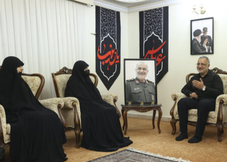 دیدار شهردار تهران با خانواده شهید سلامی و باقری/ زاکانی: موضوع آخرین جلسه‌ام با فرمانده شهید سپاه، کمک به دولت برای حل مشکل آب بود