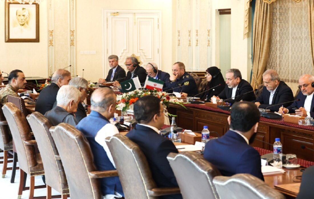 پزشکیان: ایران، در سختی‌ها پاکستان را در کنار خود دیده است/ شهباز شریف: همراهی پاکستان با ایران همواره تداوم خواهد داشت