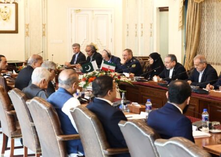 پزشکیان: ایران، در سختی‌ها پاکستان را در کنار خود دیده است/ شهباز شریف: همراهی پاکستان با ایران همواره تداوم خواهد داشت