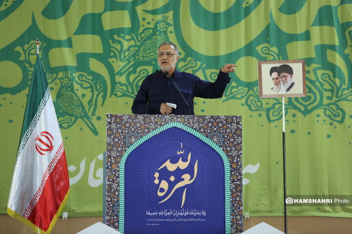 زاکانی: توسعه مترو و خرید ۴۸۰۰ اتوبوس بدون استفاده از منابع عمومی/ تعیین تکلیف ۹۸ درصد واحدهای مسکونی آسیبدیده در جنگ ۱۲ روزه