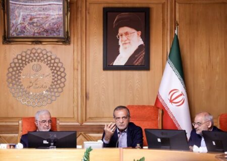 پزشکیان: اجازه ندهید هیچ‌کس بدون توانمندی‌های لازم به مسئولیت گمارده شود