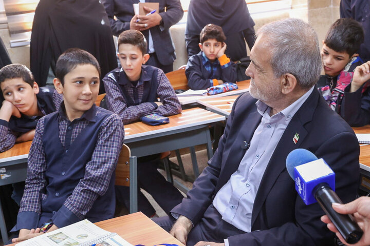 پزشکیان: با مشارکت خانوادهها نابرابری آموزشی را از میان بر میداریم