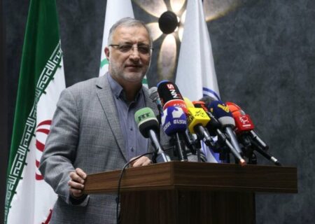 شهردار تهران: مردمی‌سازی اقتصاد، بروزرسانی ظرفیت‌های داخلی و جهت‌دهی به ظرفیت‌های بالقوه کشور راهکار حل مشکلات است/ سیاست گران کردن انرژی اشتباه است
