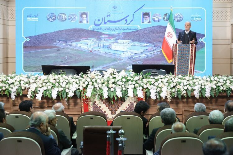 پزشکیان: کردستان با پتانسیلهای فراوان میتواند موتور محرکه تحول در کشور باشد