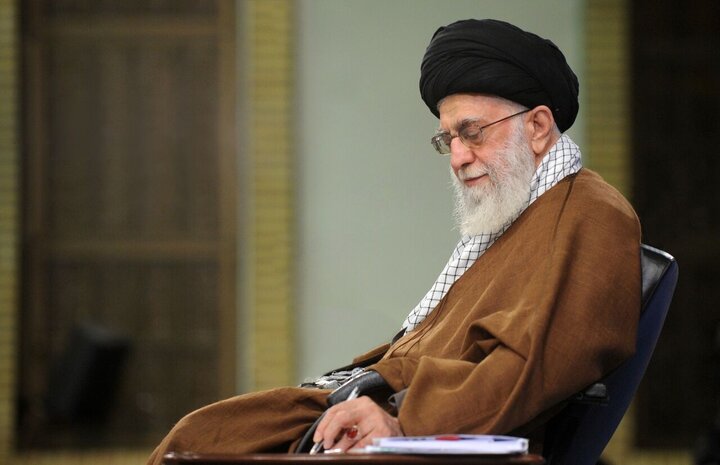 تقریظهایی بر داستان سه زن، منتشر شد