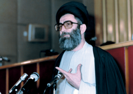 موضع صریح آیت‌الله خامنه‌ای درباره قدرت دفاعی کشور در ابتدای انقلاب