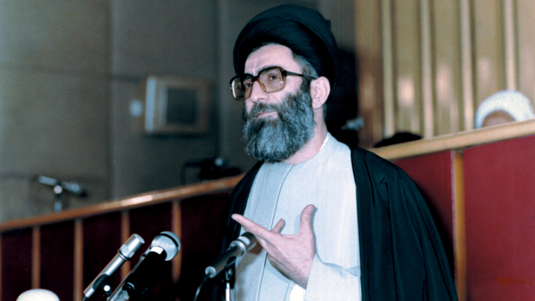 موضع صریح آیتالله خامنهای درباره قدرت دفاعی کشور در ابتدای انقلاب