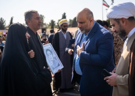حضور معاون امور اجتماعی و فرهنگی شهرداری تهران بر مزار سردار شهید حاجی‌زاده و شهید آرمان علی‌وردی