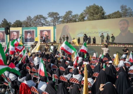 ۱۰ هزار نوجوان آرمانی بر سر مزار شهید “آرمان علی‌وردی” تجدید پیمان کردند