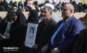 حضور معاون امور اجتماعی و فرهنگی شهرداری تهران بر مزار سردار شهید حاجیزاده و شهید آرمان علیوردی