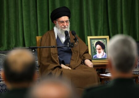 رهبر انقلاب: ارزش‌ها و انگیزه‌های شهدا باید به نسل بعد انتقال یابد/ به‌رغم مشکلات، نقاط مثبت در کشور زیاد است