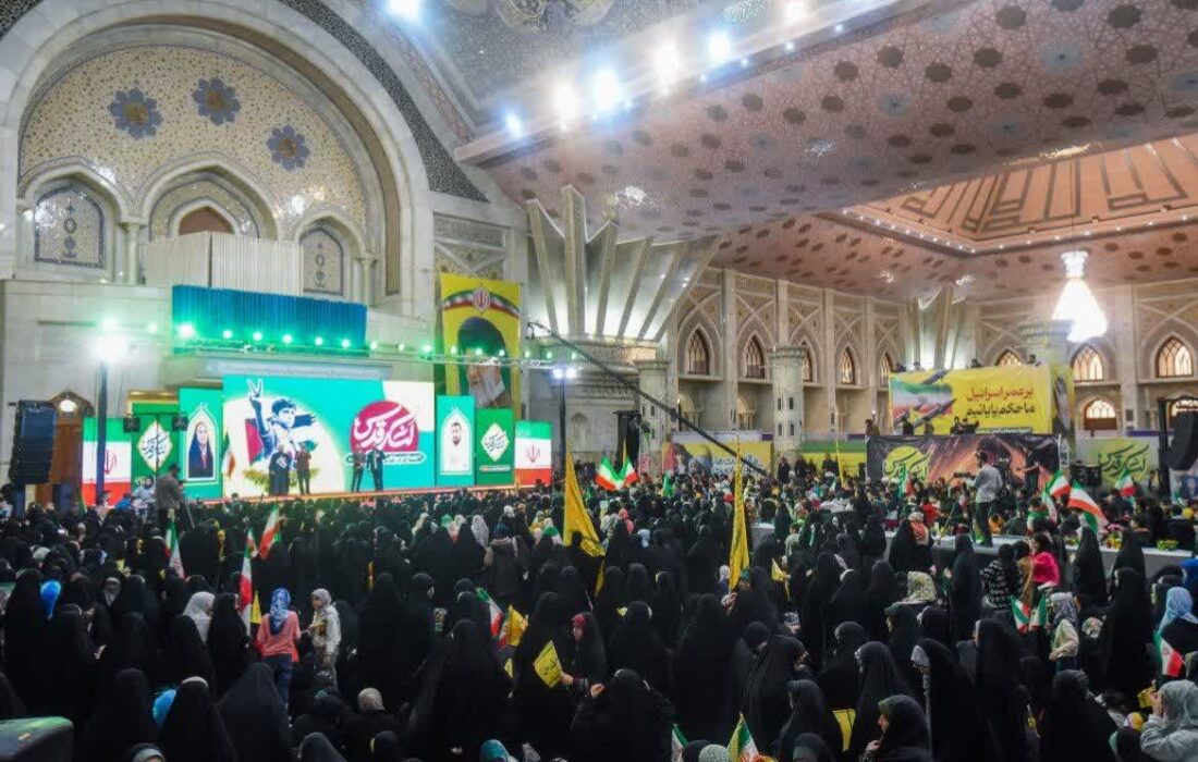 قیام نوجوانان آرمانی در مرقد امام خمینی(ره)؛ پیام قدرت به مستکبران