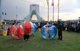شهر کودکان و نوجوانان آرمانی در اجتماع امام رضایی‌های میدان آزادی به همت ستاد شهید آرمان