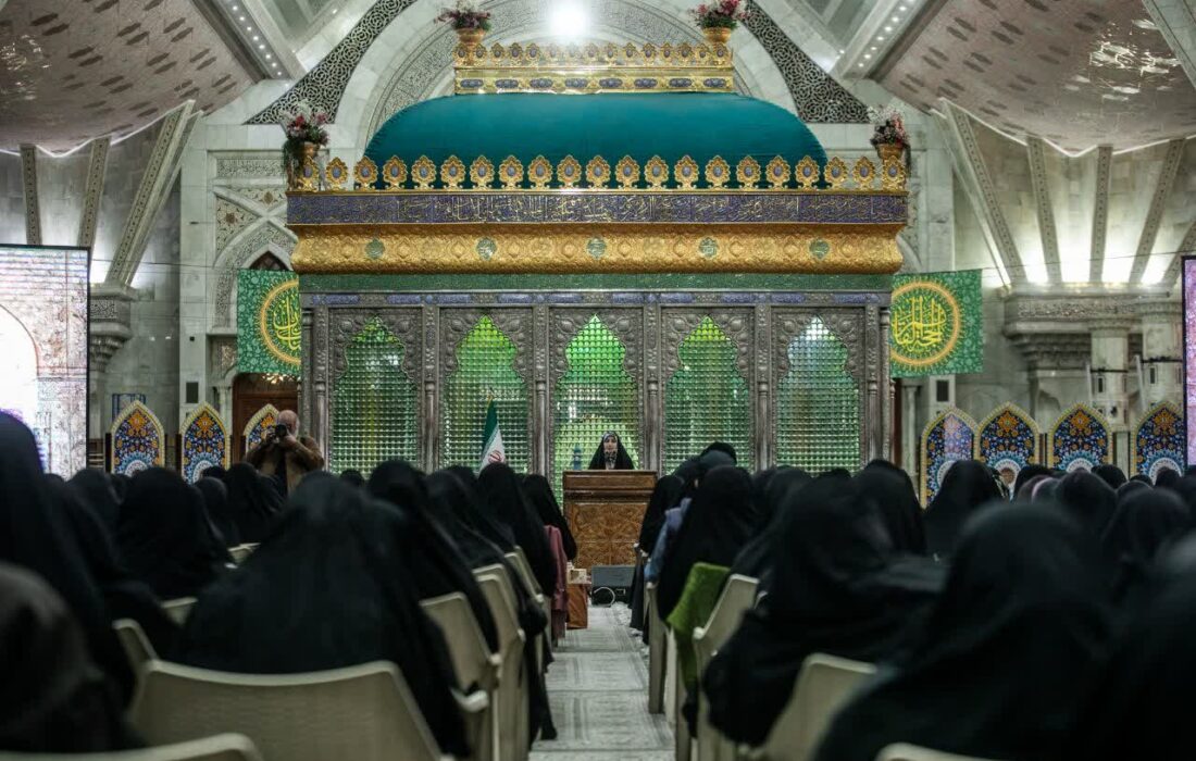 آیین هم‌عهدی بانوان مراکز تعالی ستاد شهید آرمان در حرم‌مطهر امام‌خمینی(ره)